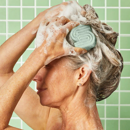 Volumengebendes festes Shampoo mit Rosmarin und Biotin